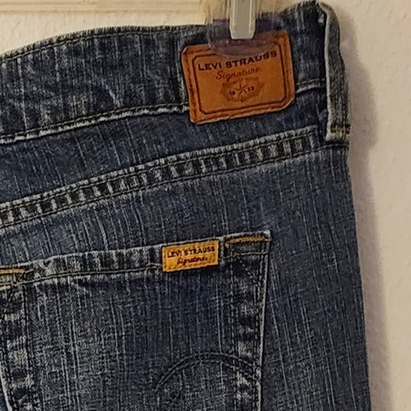 Levi's Strauss Signature Stretch Low Rise Bootcut Size 12 - Picture 6 of 8